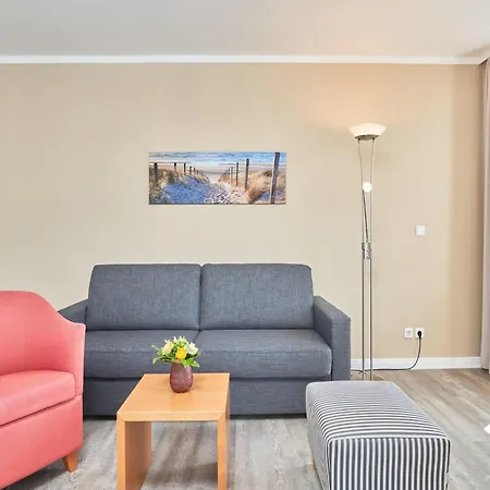 Schoene Mit Wanne Und Grossem Balkon In *