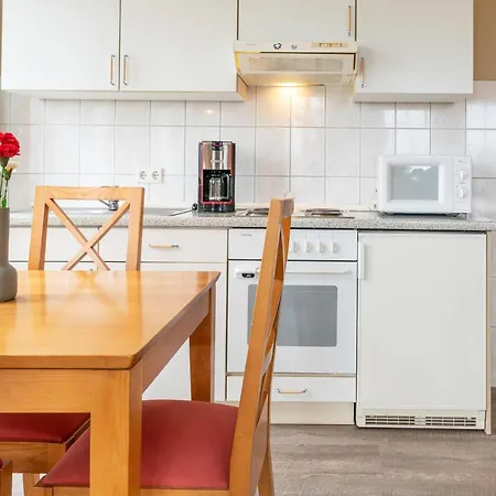 Apartment Schoene Mit Wanne Und Grossem Balkon In *
