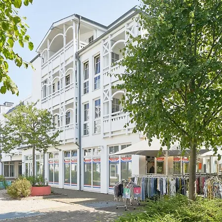 Schoene Mit Wanne Und Grossem Balkon In *