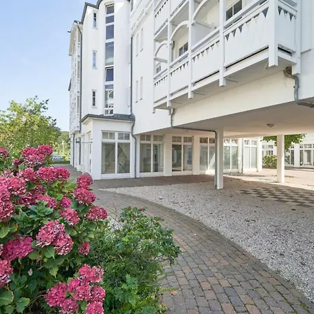 Schoene Mit Wanne Und Grossem Balkon In * Sellin (Rugen)